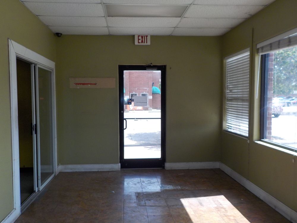 Tejon Plaza: 1601 Alton Gloor , Brownsville, TX 78526